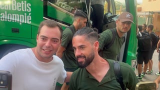 El Betis desata la locura en su llegada a Marbella