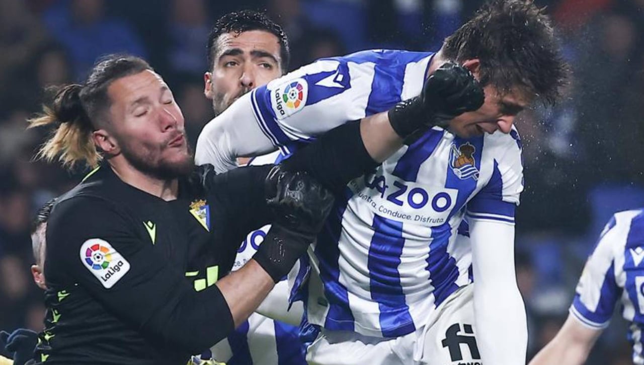 El Cádiz paga su 'peaje' para sacar un punto victorioso en el Real Arena