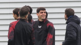 Gudelj y Peque, ausencias este miércoles en el regreso de una plantilla con 30 futbolistas