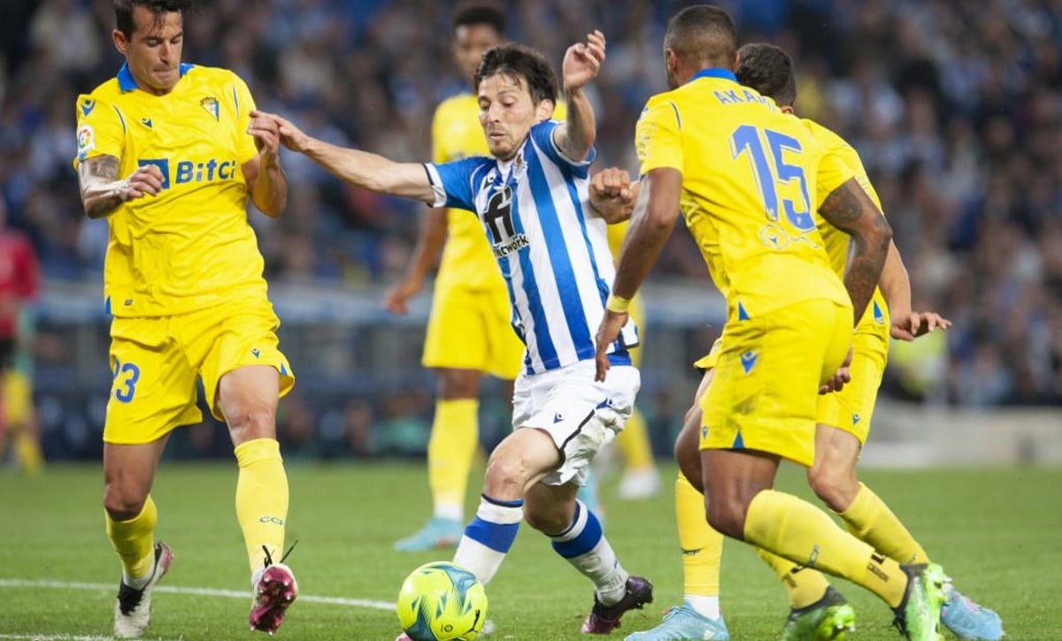 Luis Hernández y el Cádiz acercan posturas para la renovación