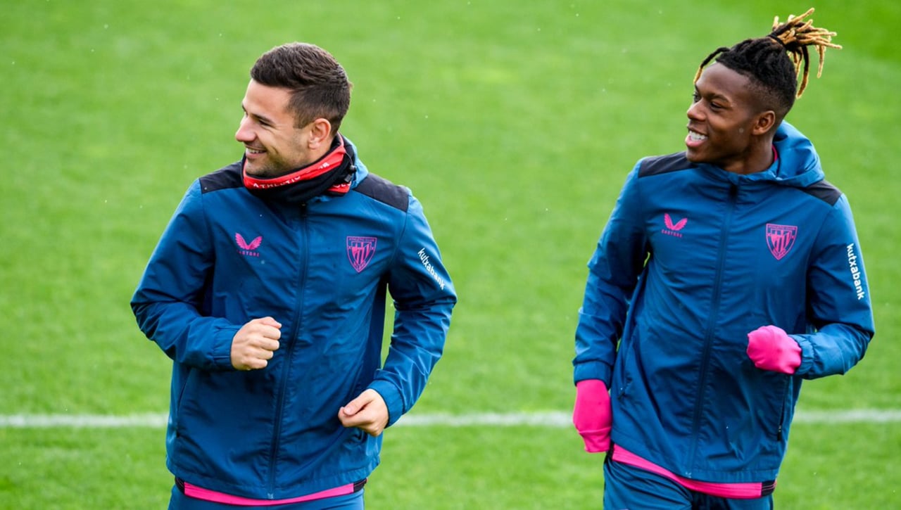 Nico Williams sonríe y marca los tiempos