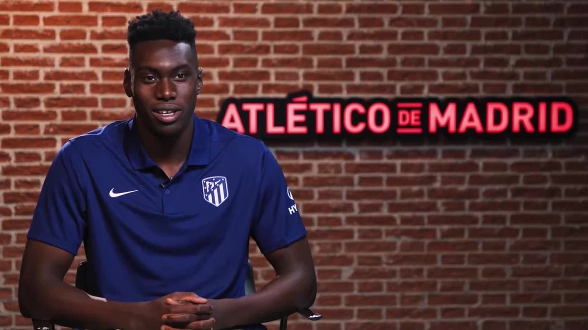 Samu Omorodion se queda y el Atlético respira