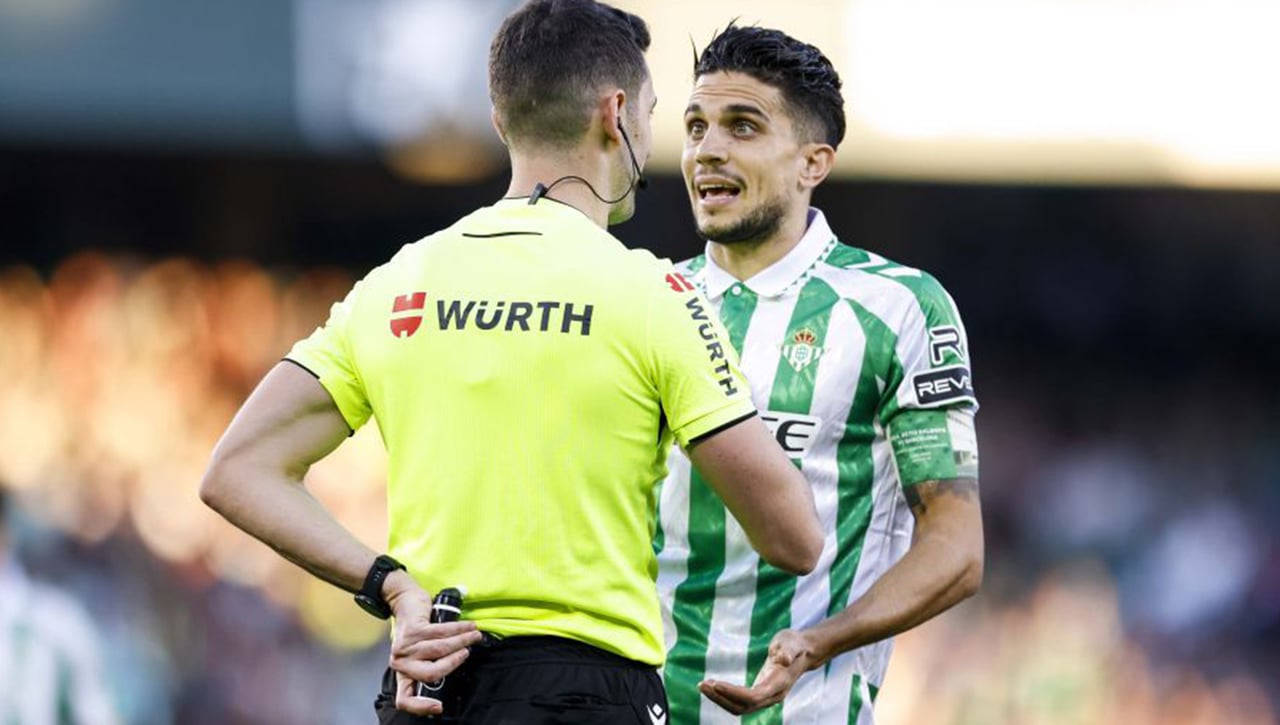 El polémico audio del VAR que perjudica al Betis: "Debió ser roja"