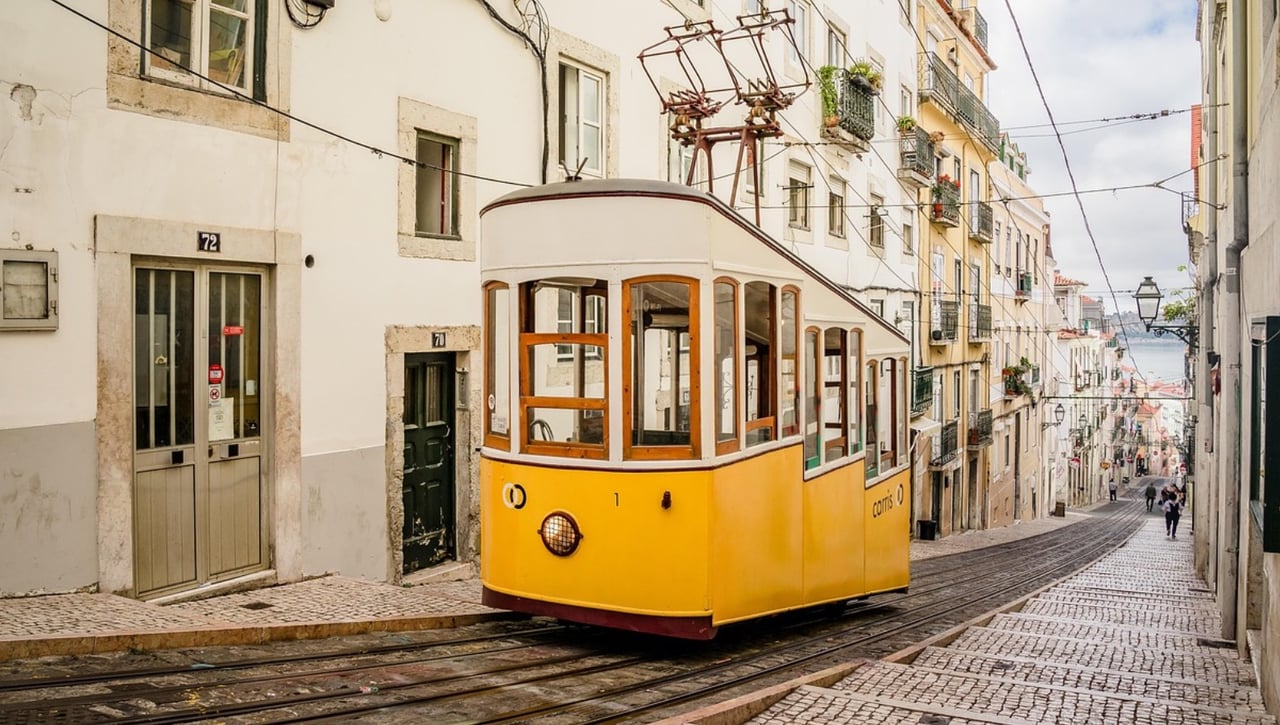 Tragedia en Portugal con varios muertos en Lisboa al descarrilar su clásico funicular