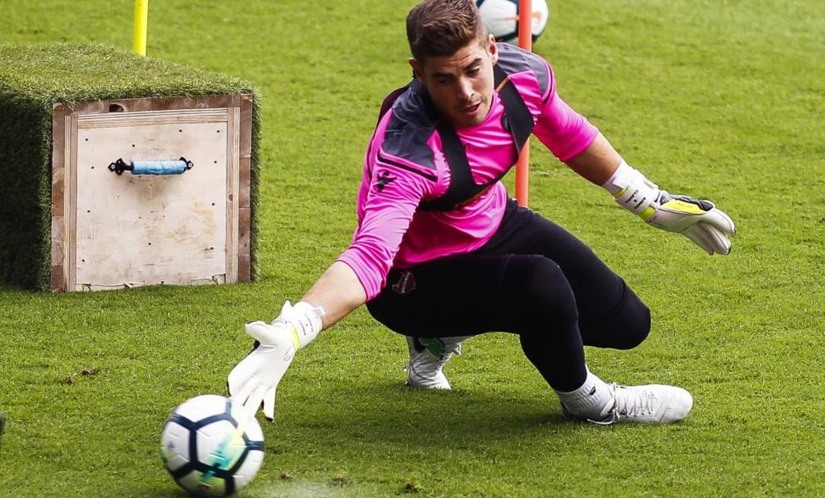 Oficial: Raúl Fernández ficha por el Granada