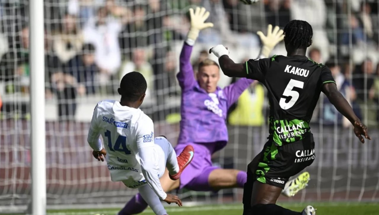 El Genk, próximo rival bético en la Europa League, también empata a dos, pero con sabor muy diferente