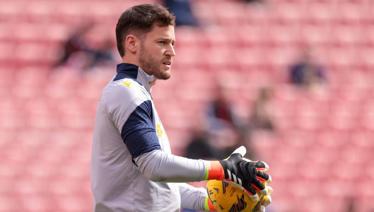 Álex Remiro, a punto de volverlo a hacer con la Real Sociedad