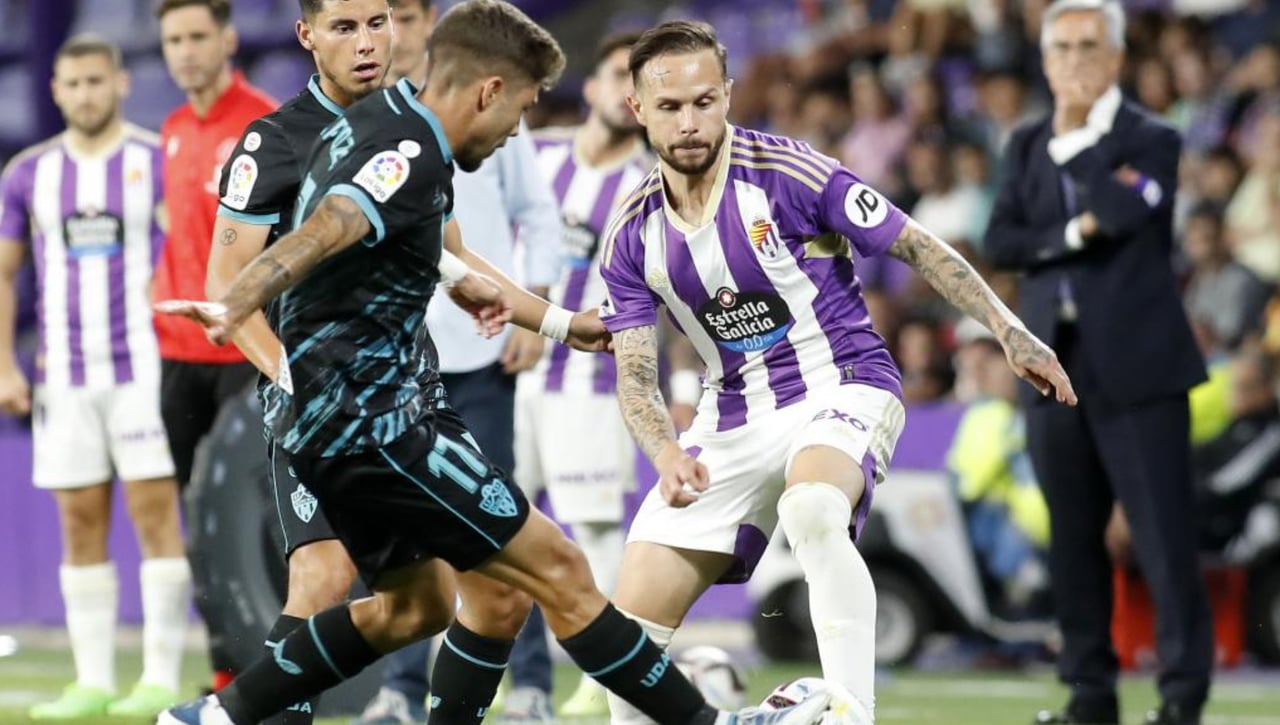 Los jugadores del Almería achacan el desconocimiento de las manos pitadas tras el partido