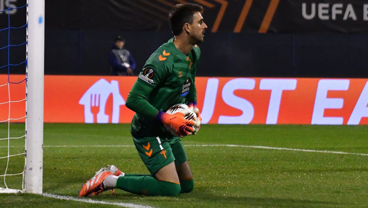 Iván Villar saca pecho y pide "más minutos" a Giráldez 