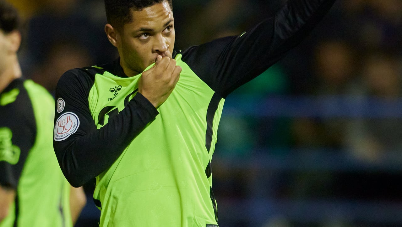 El Barça hace planes con Vitor Roque entre guiños al Betis