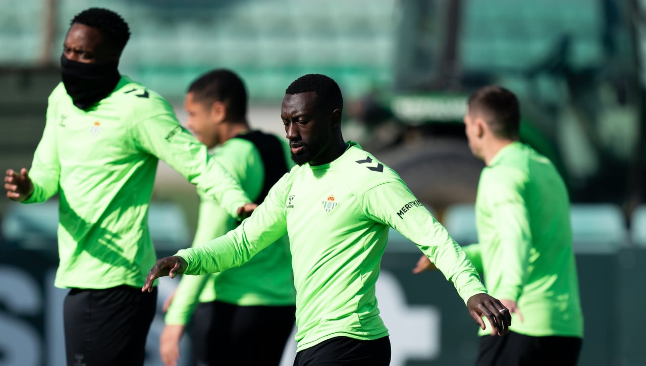 Sabaly se apunta para Gante: la lista de convocados de Pellegrini