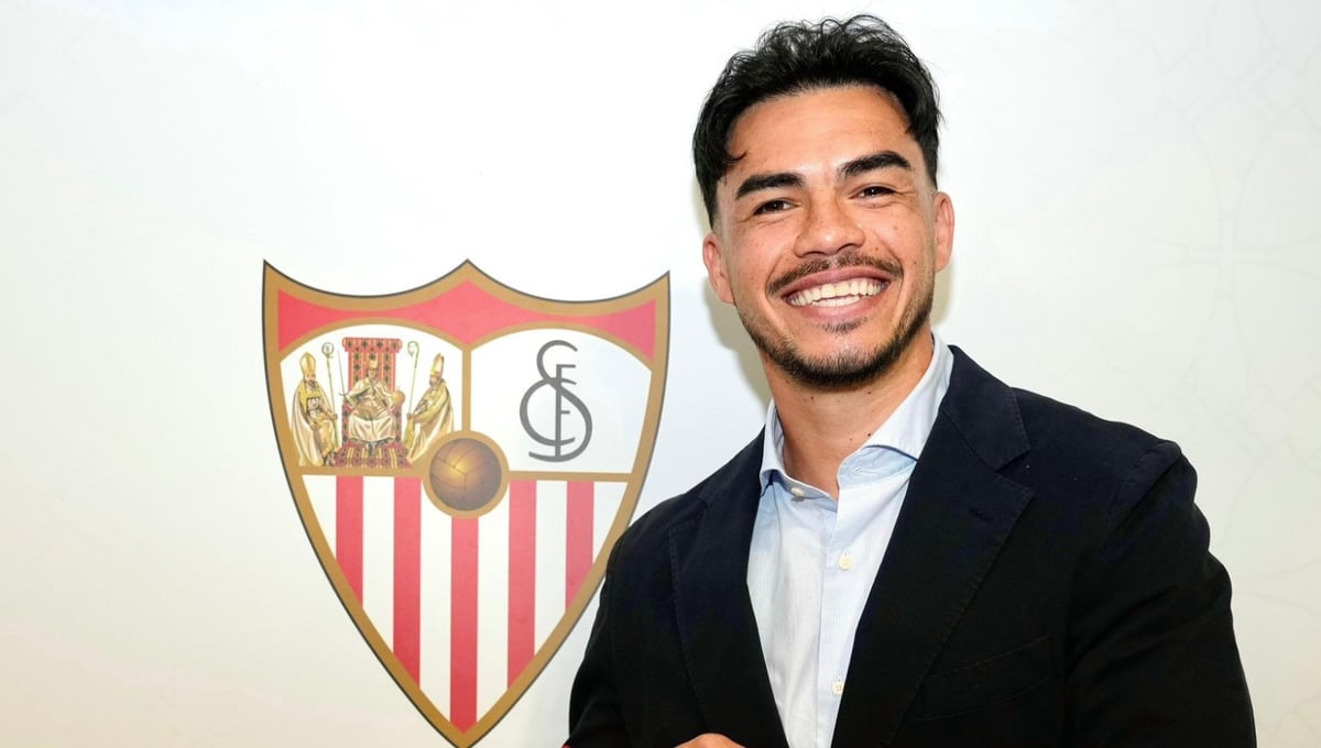 El Sevilla hace oficial el fichaje de Gabriel Suazo