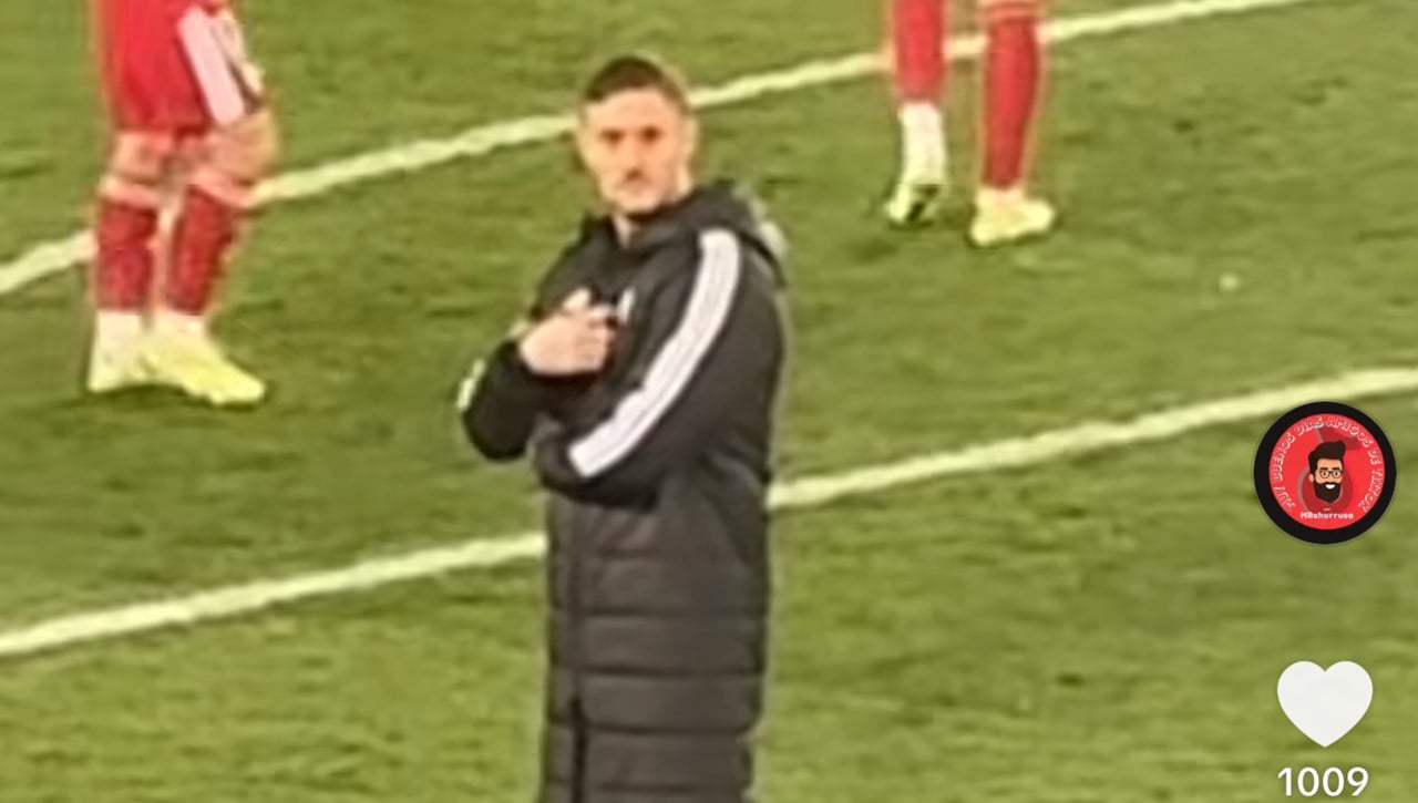 El inoportuno y desafortunado gesto de Guido Bonini a los sevillistas en Mendizorroza