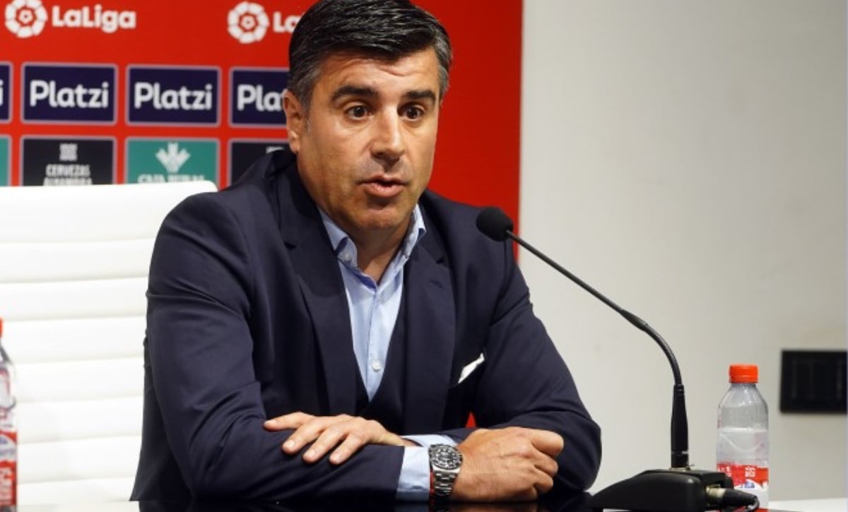 El director deportivo del Granada lanza un aviso a Milla y Maximiano: “No hay novedades, contamos con ellos”