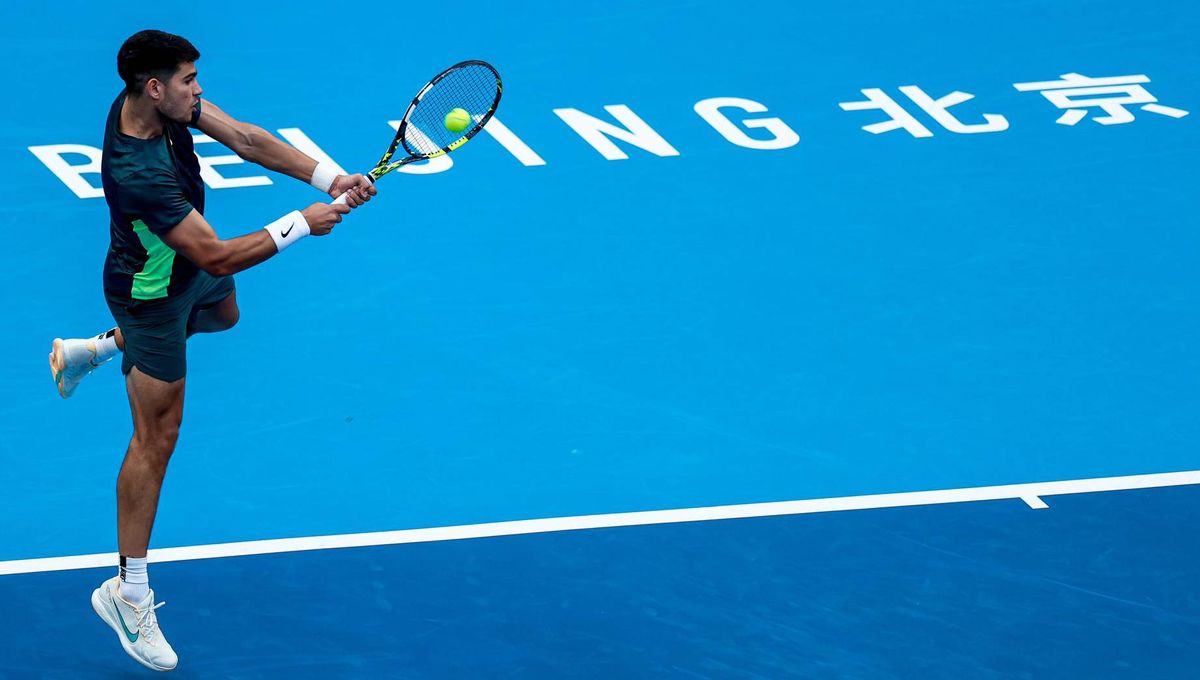 Carlos Alcaraz hace una aclaración sobre sus "problemas" físicos y señala a Novak Djokovic