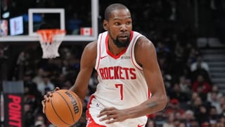 Stephen Curry cae en la trampa y Kevin Durant aprovecha la ocasión