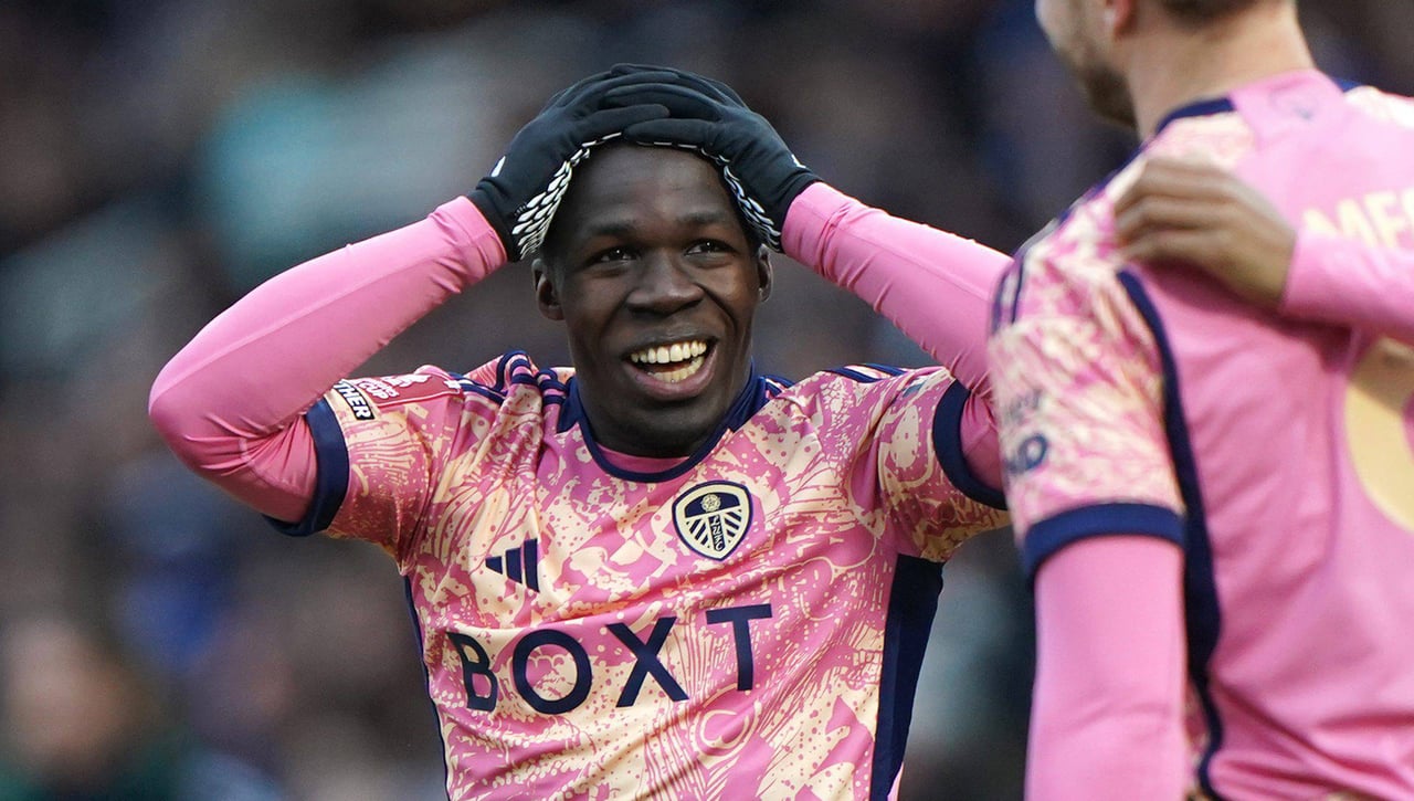 Víctor Orta rebusca en su historial de fichajes y tantea a Gnonto para el Sevilla