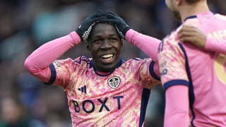 Víctor Orta rebusca en su historial de fichajes y tantea a Gnonto para el Sevilla