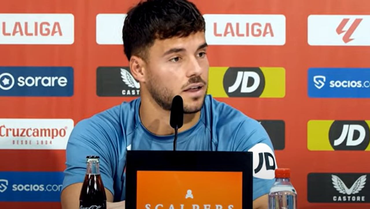 Álvaro Fernández se sincera sobre la defensa del Sevilla y habla de su futuro  