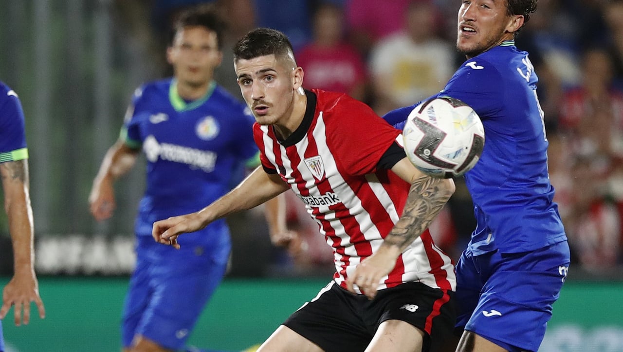 Los dos futbolistas de la Real Sociedad que 'ficharía' Oihan Sancet