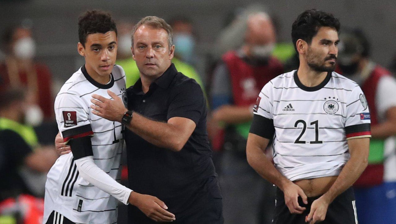 Flick llega con dos fichajes deseados en la maleta