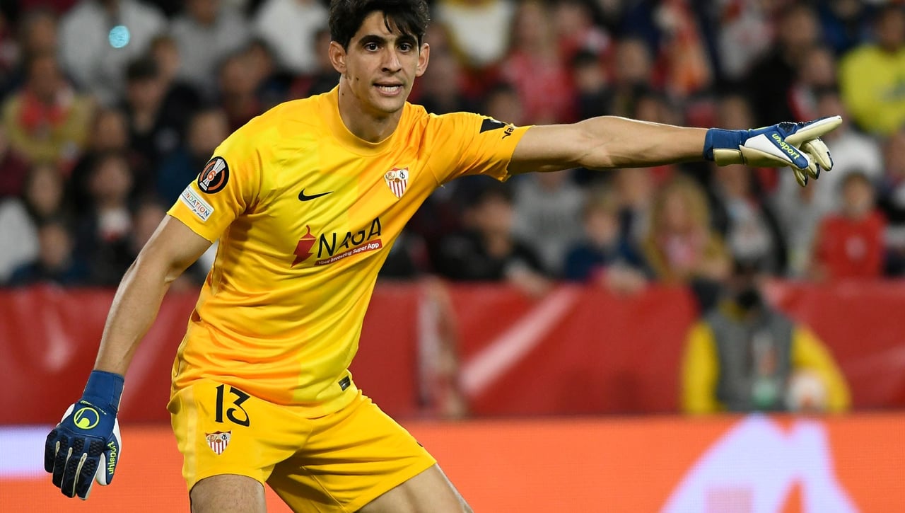 El PSG mueve ficha por Bono pero el Sevilla se muestra firme