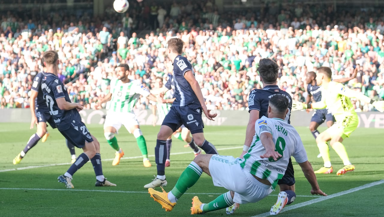 Real Betis 0-2 Real Sociedad: Todo le sale mal, pero salva la Conference