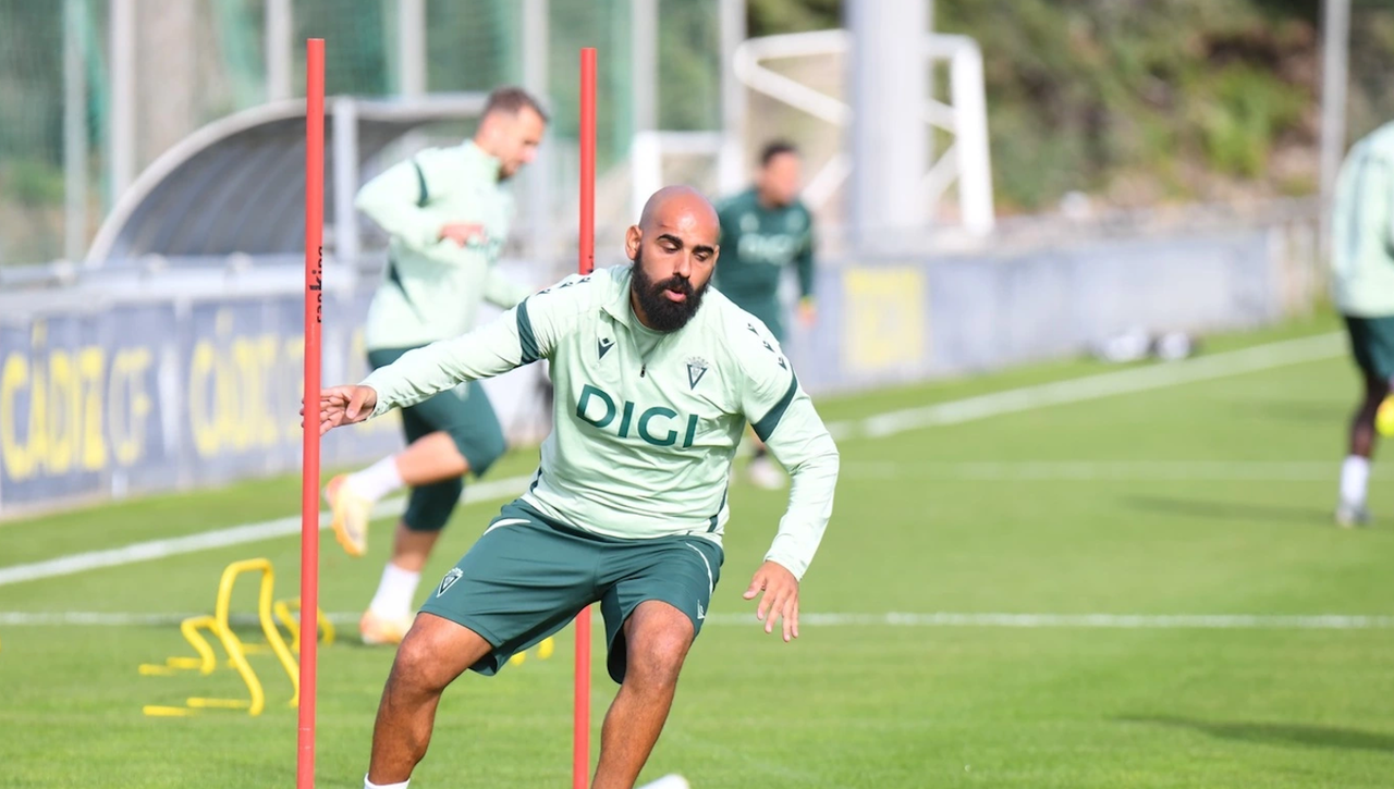 Fali revive su calvario: nueva lesión en el Cádiz