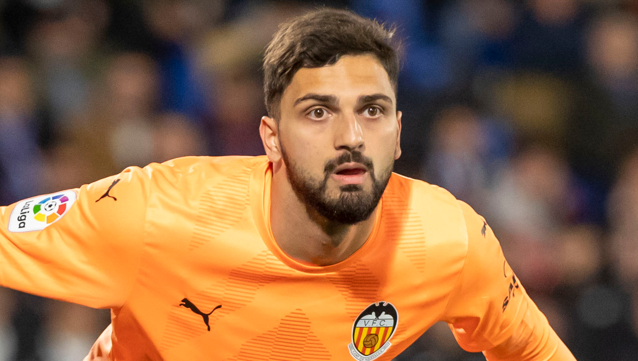 Pretendido por el Madrid, defiende al Valencia y ahora quiere parar a España