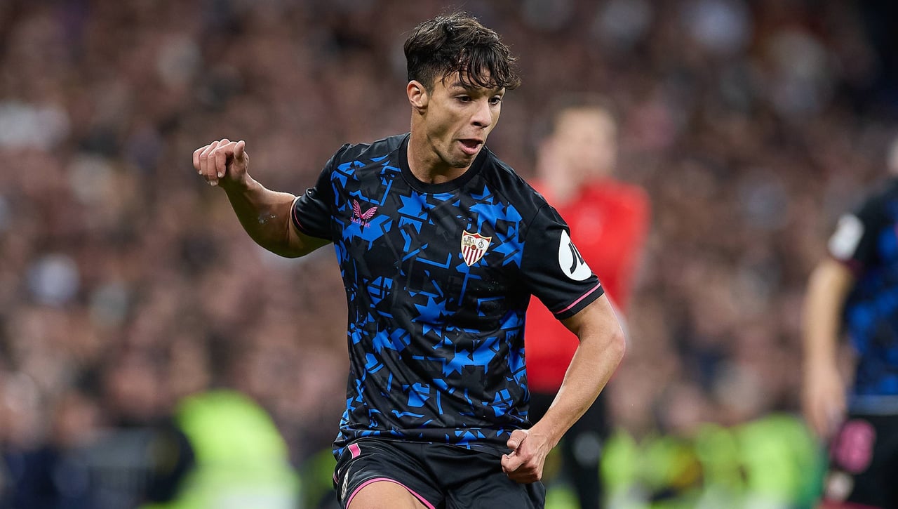 Tratan de convencer a Óliver Torres