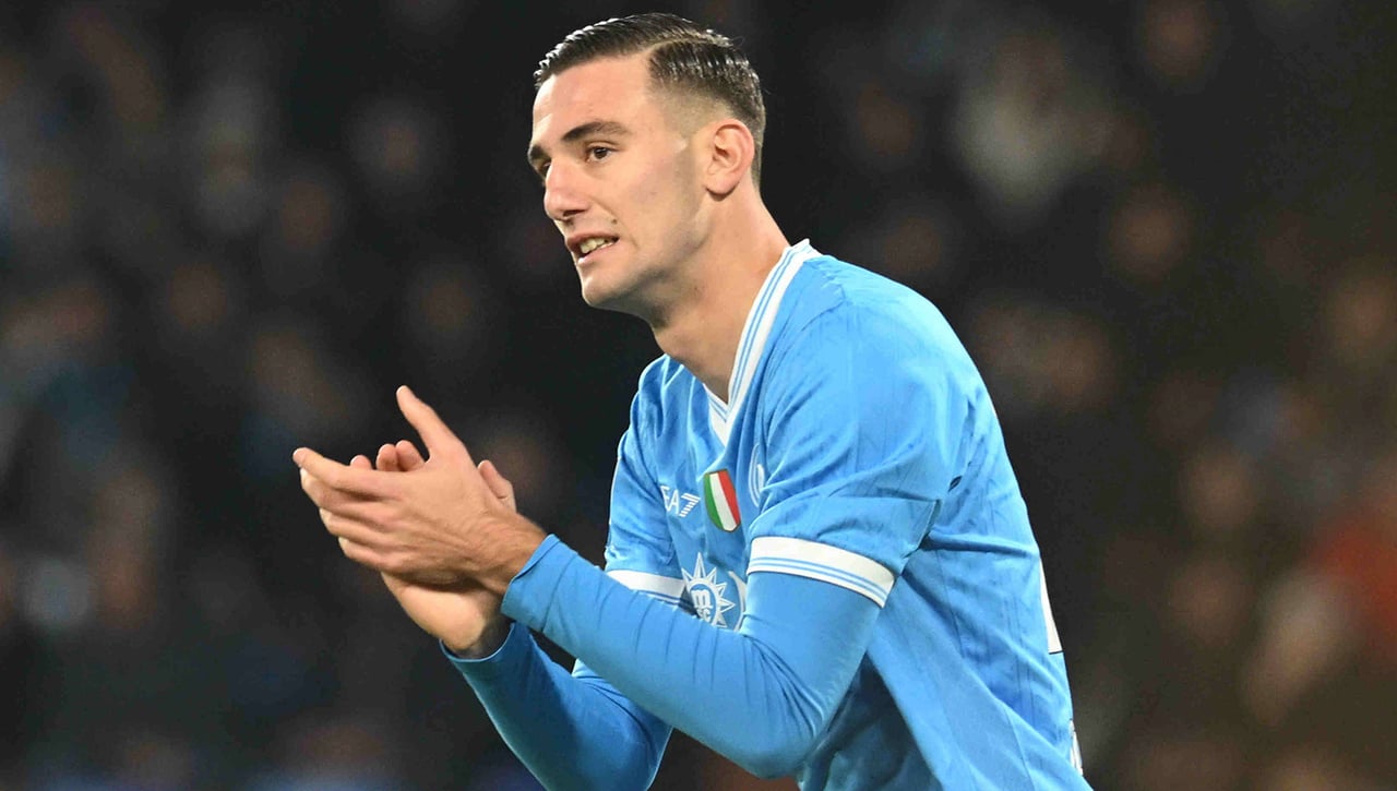 Juanlu Sánchez, posible moneda de cambio del Sevilla por el delantero Lorenzo Lucca, vinculado al Betis