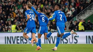 El vídeo arbitral excluye la acción entre Vinicius e Iñaki Peña del Elche-Real Madrid