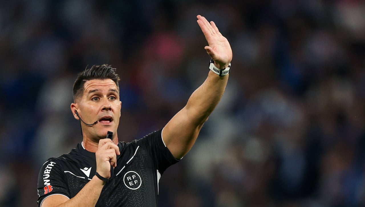 Increpan de manera violenta a un árbitro de primera división