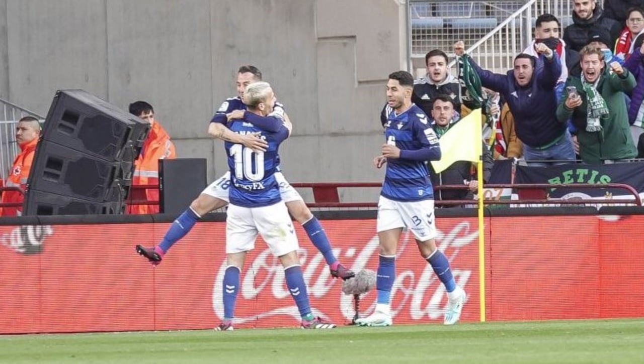 ¿Qué le pasa a Ayoze? Las razones de su lento desembarco en el Betis