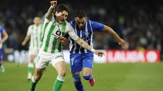 La ovación de los béticos a Luis Rioja