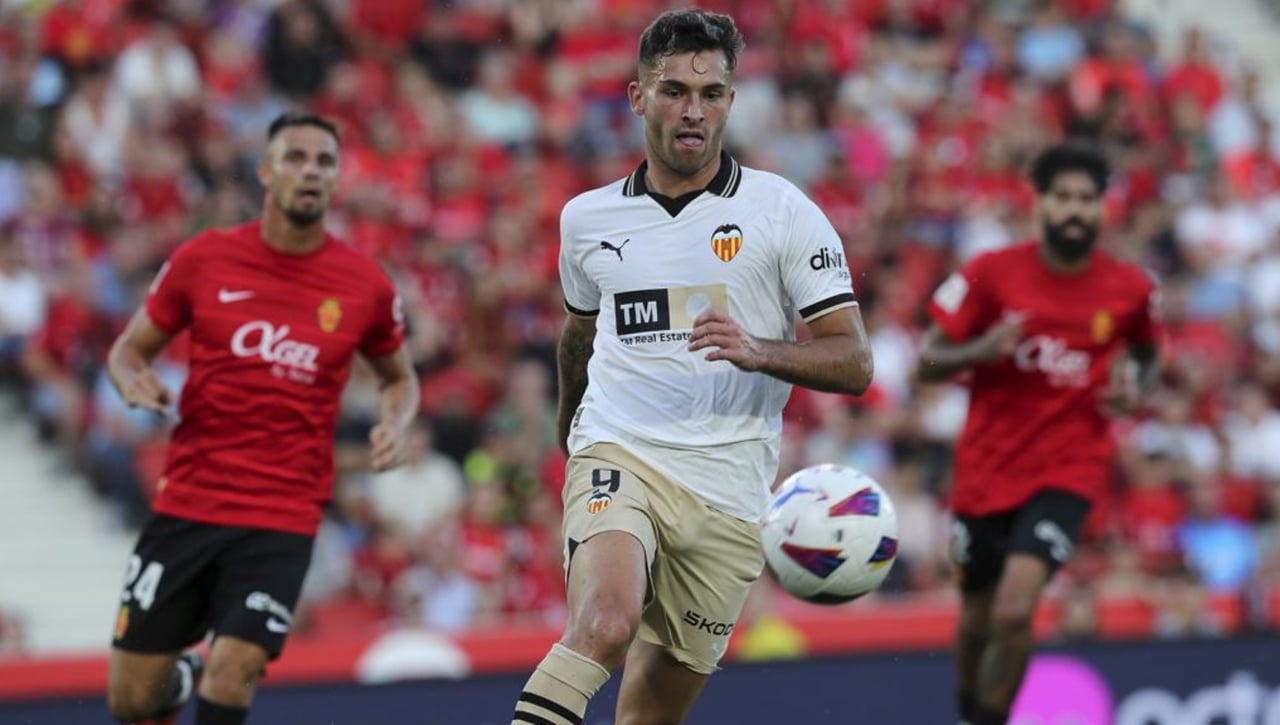 El Valencia, aliviado tras el parte médico de Hugo Duro