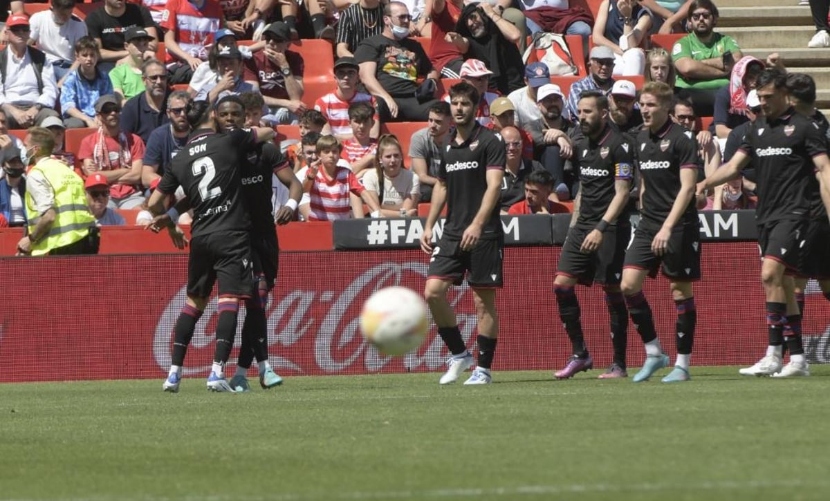 Malsa denuncia insultos racistas: "Negro esclavo"