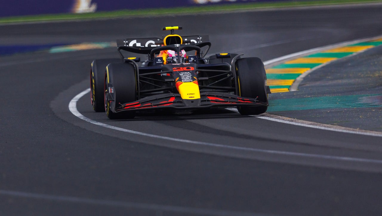 Carga duramente contra Red Bull