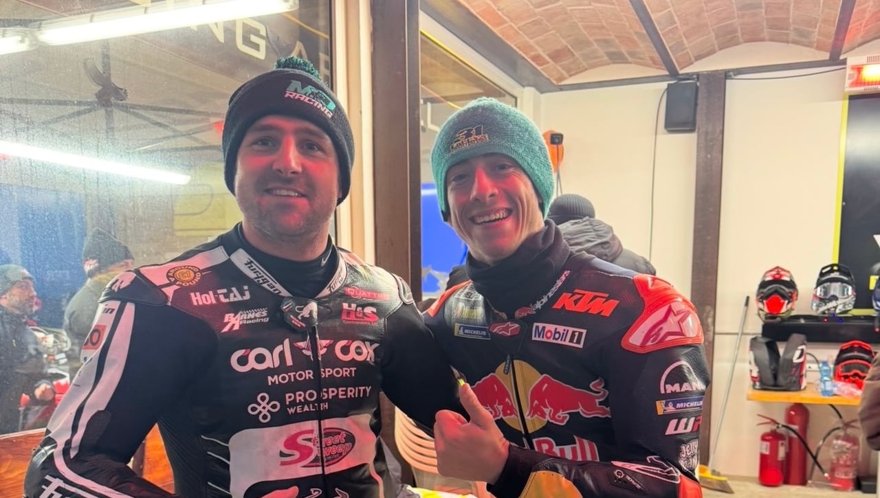 Pedro Acosta vuelve a desafiar a Valentino Rossi