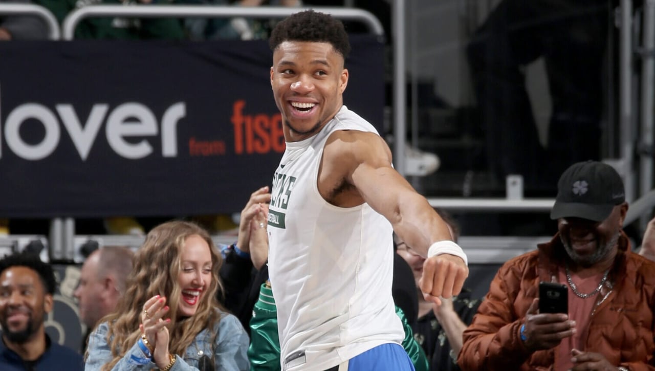 Antetokounmpo renueva con los Milwaukee Bucks con un acuerdo multimillonario