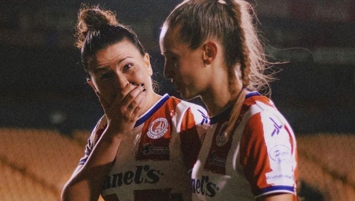 La ex del Betis Bea Parra deja México por "malos tratos"