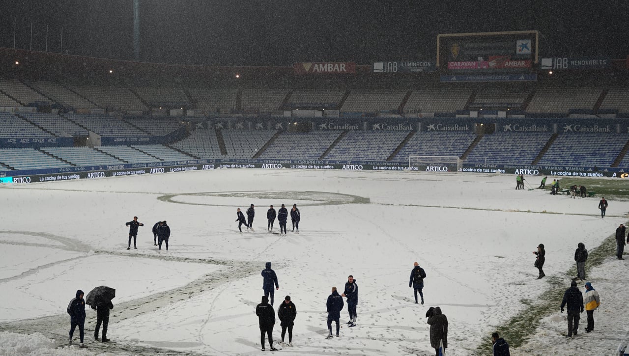 El Zaragoza - Andorra, suspendido por la tremenda nevada sobre La Romareda