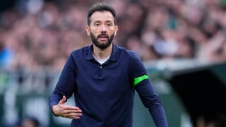 Carlos Corberán sobre el penalti y la derrota del Valencia ante el Real Betis: "No interpretamos que es penalti, pero el árbitro lo interpreta de forma diferente"