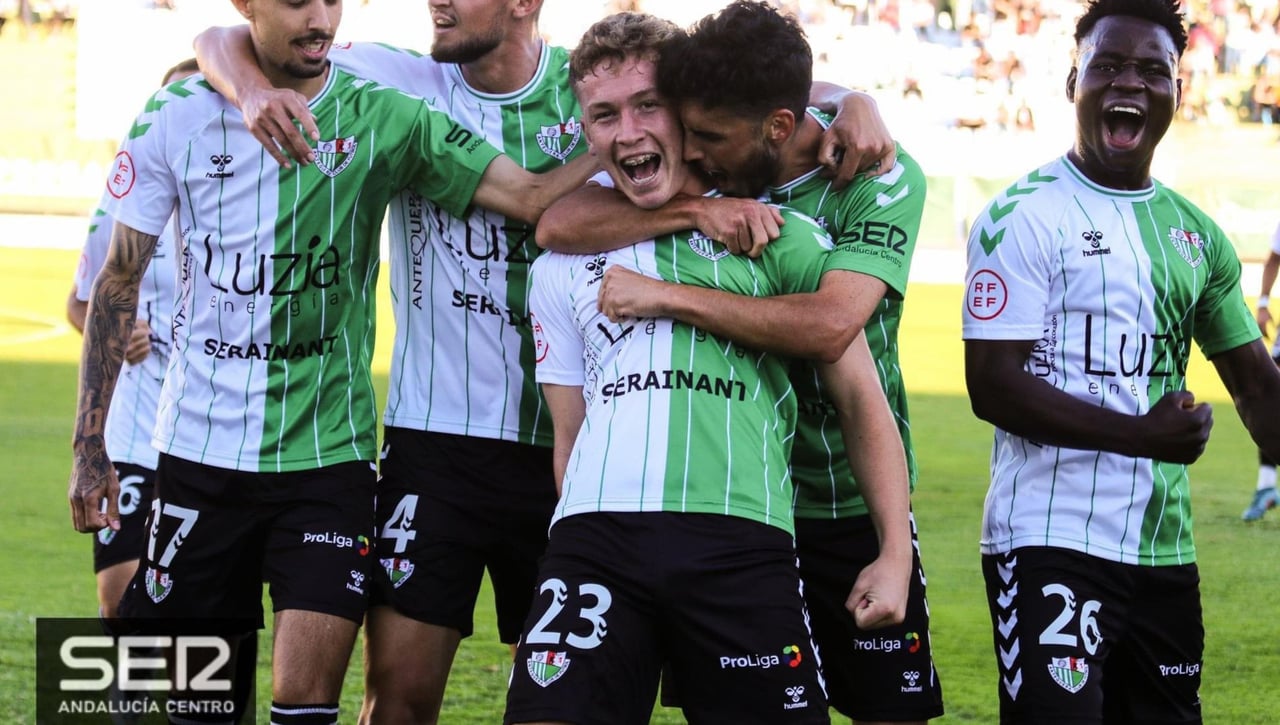 El Sevilla, cerca de cerrar el fichaje de Israel, del líder Antequera