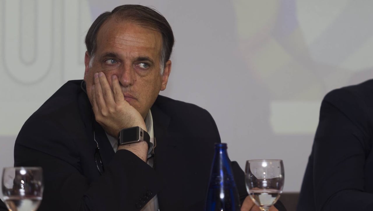 Tebas está contra las cuerdas e imita a Florentino
