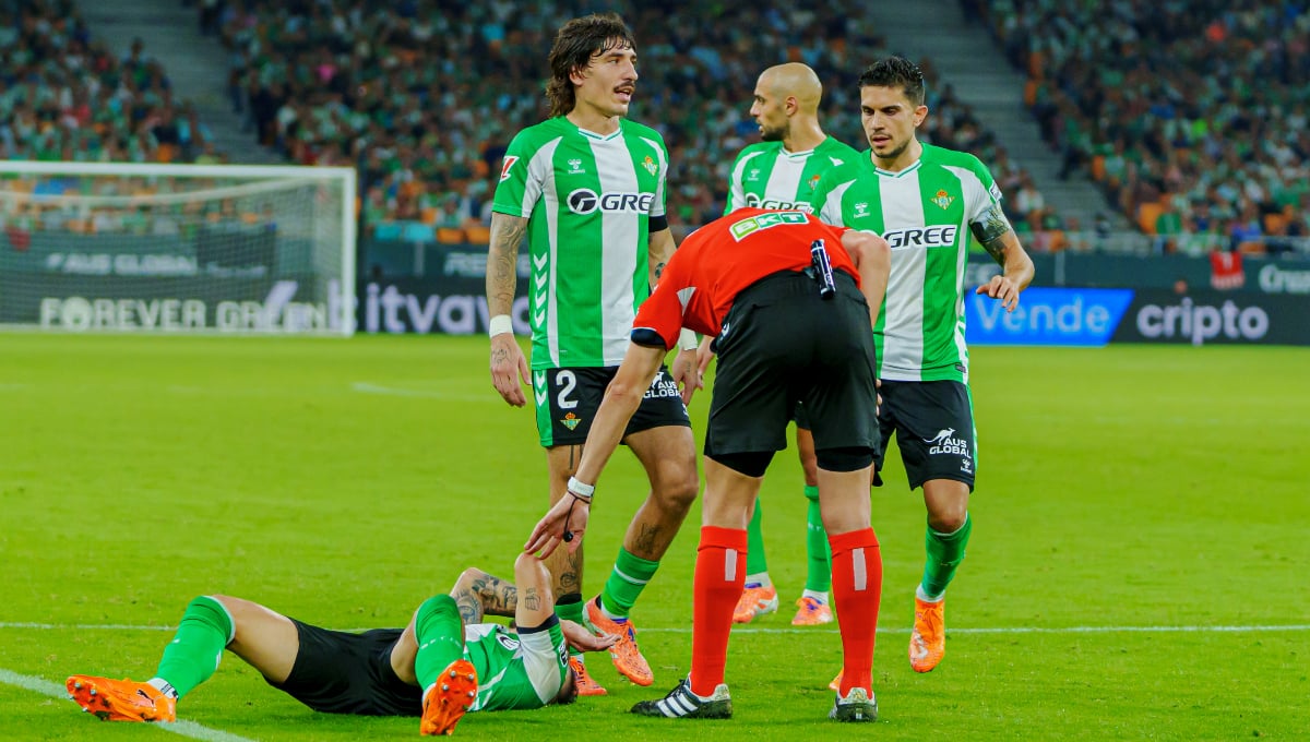 Bellerín explica la derrota del Betis ante el Atlético: "Sea penalti o no..."