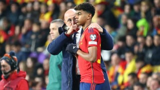 De la Fuente y Santi Denia señalan a Nico Williams, Lamine Yamal y Pau Cubarsí