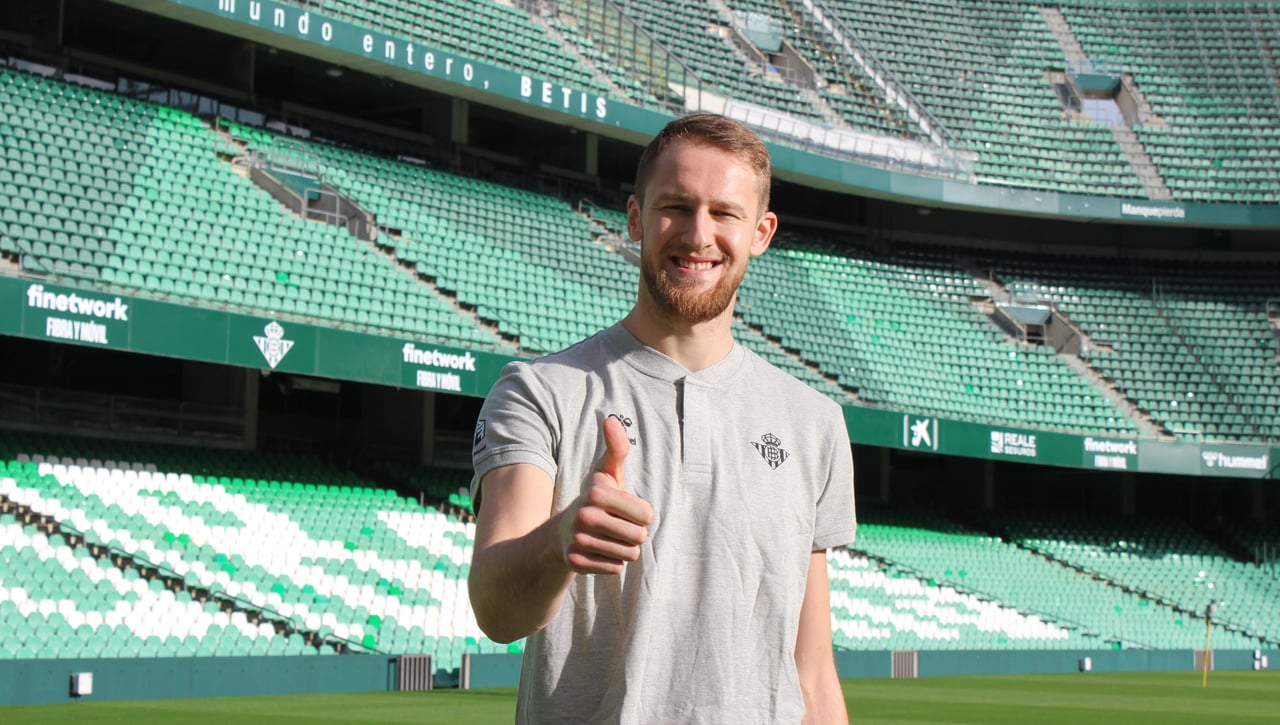 El técnico del Betis celebra un 'fichaje exprés' tras "una semana complicada"