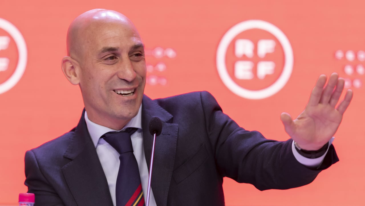Luis Rubiales y su "cuerpo de élite" tras los líos arbitrales con Cádiz, Elche, Betis, Celta...