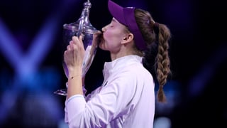 Rybakina sorprende a Sabalenka y es la reina de las WTA Finals